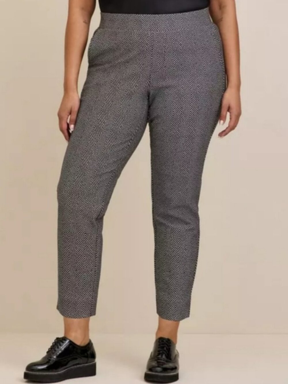 Torrid Pull-On Relaxed High-Rise Pant Size 3 Short